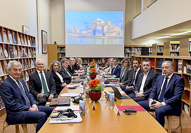 Los integrantes del Patronato en la reunión de este martes.